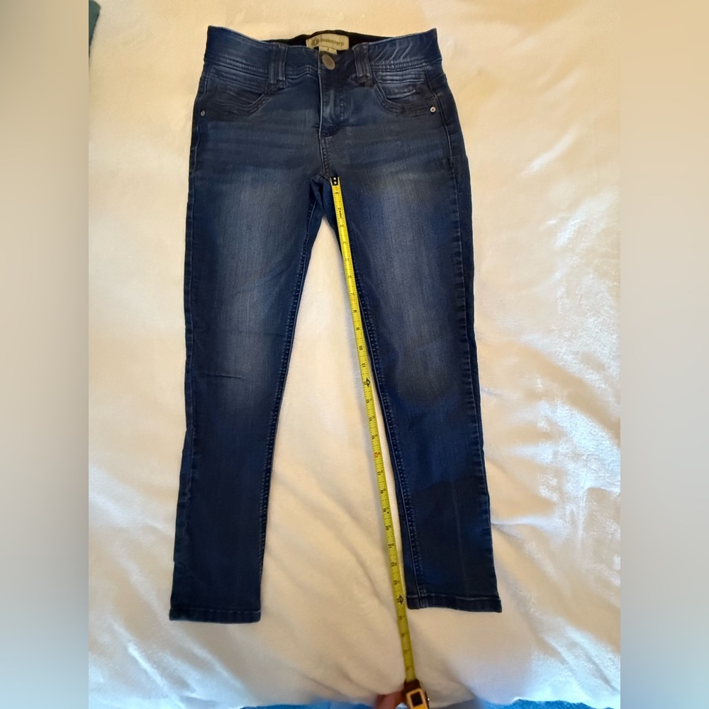 Democracy AB technology size 4